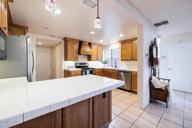 1475 Clayton Way, Simi Valley CA: https://media.crmls.org/mediaz/d3663860-3fef-4f1e-86bd-b1967aafd7d1.jpg