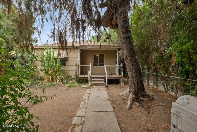 17917 Burbank Boulevard, Encino CA: https://media.crmls.org/mediaz/d366bdcd-1fd0-46de-967f-504f27f9d3bf.jpg