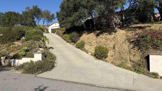 1707 Santa Margarita Drive, Fallbrook CA: https://media.crmls.org/mediaz/d3680b79-25a9-4a81-846c-a52a374ac78d.jpg