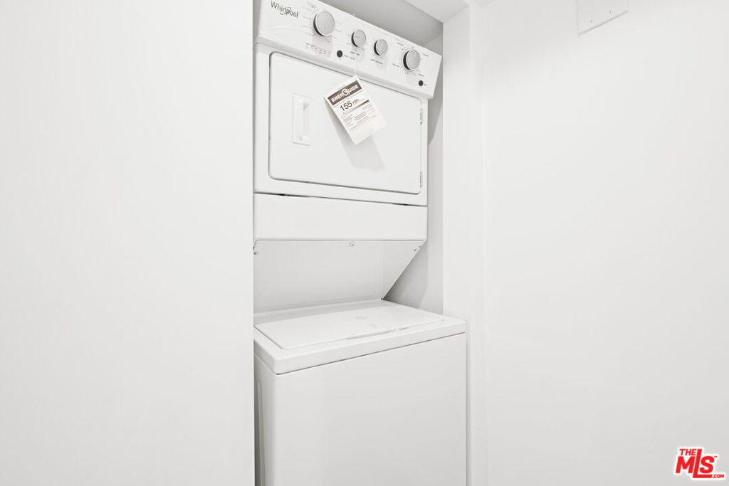 https://media.crmls.org/mediaz/d3684efb-774c-4165-a65b-1423b29d52f0.jpg?preset=X-Large