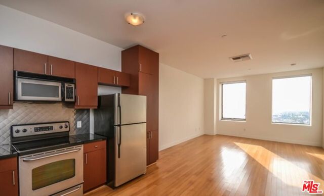 3810 Wilshire Boulevard, Los Angeles CA: https://media.crmls.org/mediaz/d36852fa-e3c5-4d1f-933e-e86d6477d2fb.jpg
