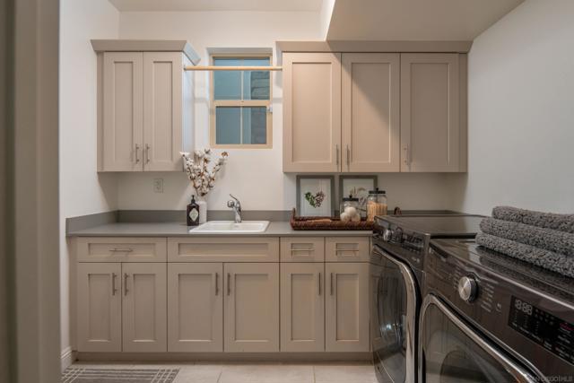 14546 Highcrest Ct, Poway CA: https://media.crmls.org/mediaz/d3688d34-49e7-43db-8b3c-3e6b10b7858c.jpg
