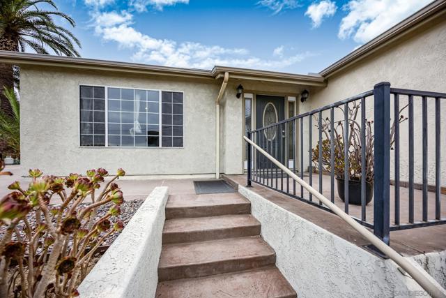 1148 Emerald Heights Rd, El Cajon CA: https://media.crmls.org/mediaz/d368bafa-b8ab-408f-89ab-935c8501c0d4.jpg