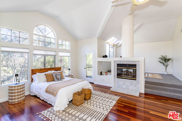 27350 Landon Place, Valencia CA: https://media.crmls.org/mediaz/d3691241-51a7-4e7d-8e85-6831a37d614c.jpg