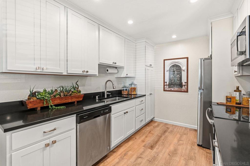 5025 Collwood Way - photo 8