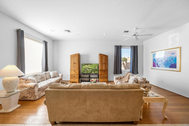 37718 Medjool Avenue, Palm Desert CA: https://media.crmls.org/mediaz/d36a053a-a547-4167-bd57-515854390fbb.jpg