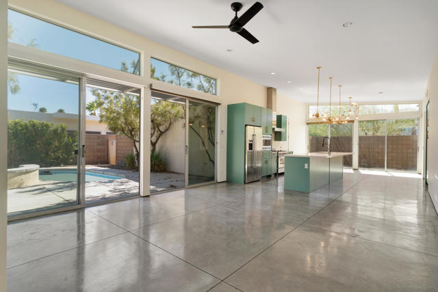 2703 Alexander Club Drive, Palm Springs CA: https://media.crmls.org/mediaz/d36a4282-bb31-4f05-8a15-5ff522793c2c.jpg
