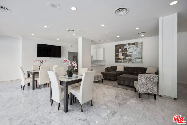 10450 Wilshire Boulevard, Los Angeles CA: https://media.crmls.org/mediaz/d36af6bb-7ea3-4d93-b02c-266493e9853a.jpg