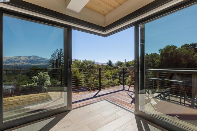 5 Sky Terrace, Danville CA: https://media.crmls.org/mediaz/d36b0b32-ab04-4a3e-bec5-315d8b9d17b8.jpg