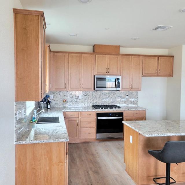 2080 Fuchsia Drive, Hollister CA: https://media.crmls.org/mediaz/d36b3f4e-306f-4c44-acfb-45d24a596232.jpg