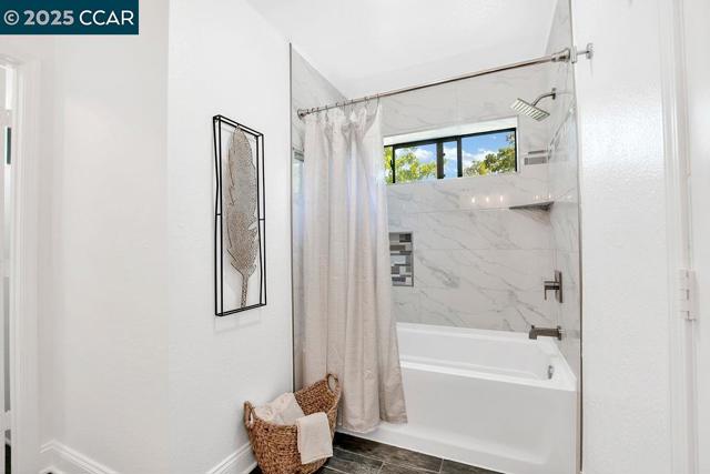 4782 Starflower Dr, Martinez CA: https://media.crmls.org/mediaz/d36bfe24-f69b-470b-bafa-110be189e2fc.jpg