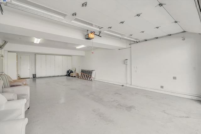 Image 41 of 58 For 2597 Ancona Cir