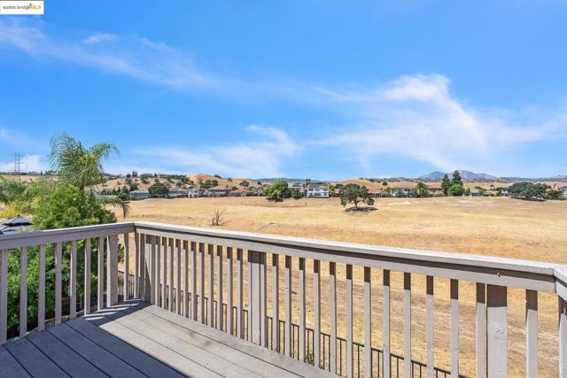 2665 Torrey Pines Dr, Brentwood CA: https://media.crmls.org/mediaz/d36c8c13-8e1d-419f-beb5-553b8f408719.jpg
