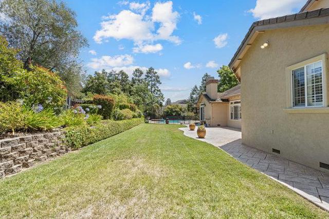 120 Tierra Del Sol, Hollister CA: https://media.crmls.org/mediaz/d36cc9a7-2007-4e4e-8956-a70d87f5815a.jpg