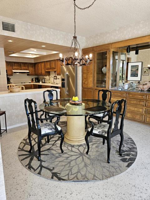 910 Island Drive, Rancho Mirage CA: https://media.crmls.org/mediaz/d36cd077-d10a-4019-b8b9-6d2008d51341.jpg