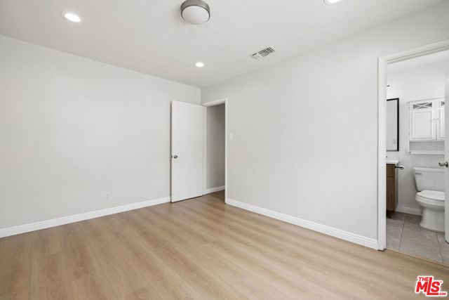 10914 Mcvine Avenue, Sunland CA: https://media.crmls.org/mediaz/d36cf15e-4df9-4f7c-8a5c-f47da837d641.jpg