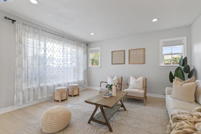 36523 Cherry St, Newark CA: https://media.crmls.org/mediaz/d36d693d-d21c-4f99-be89-2bcfd30d90c7.jpg