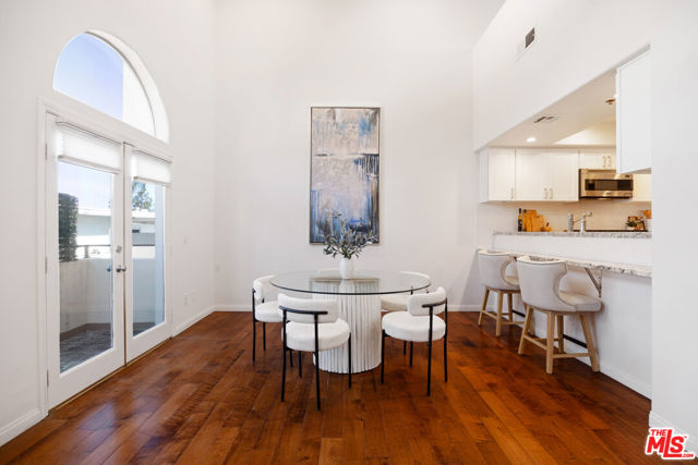 12011 Goshen Avenue, Los Angeles CA: https://media.crmls.org/mediaz/d36ec675-3530-4d7e-97e9-f3d598d9bc13.jpg