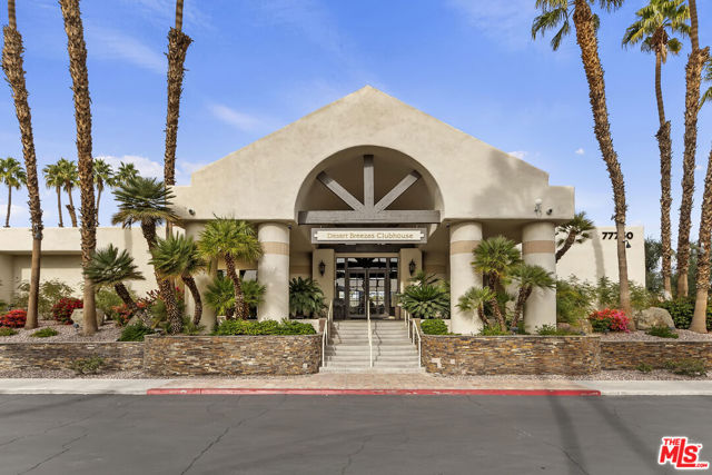 43570 Via Majorca, Palm Desert CA: https://media.crmls.org/mediaz/d36ed9a5-be94-4dd2-b1dd-44bc0baf5cb1.jpg