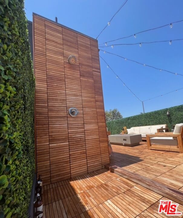 2513 Lincoln Boulevard, Venice CA: https://media.crmls.org/mediaz/d36fa58c-5253-4906-9dda-57bf4cbeadd7.jpg