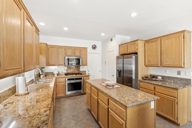1222 N Creekside Drive, Chula Vista CA: https://media.crmls.org/mediaz/d370f0ea-eabb-45e4-8265-f0625961c0df.jpg