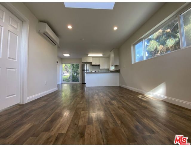4567 Yellowstone Street, Los Angeles CA: https://media.crmls.org/mediaz/d3717363-0d2b-4789-96ec-1b8b9846aec5.jpg
