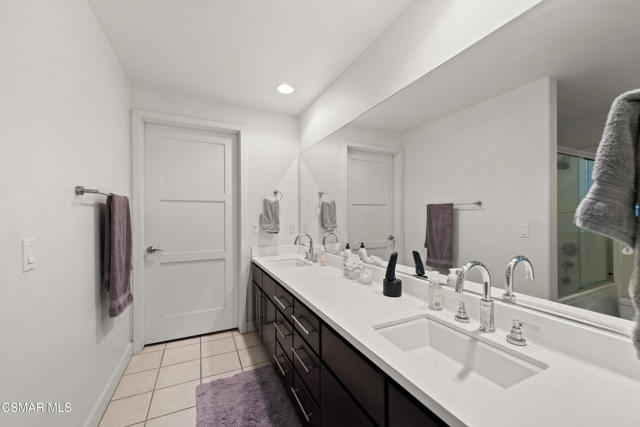 10878 Bloomfield Street, Toluca Lake CA: https://media.crmls.org/mediaz/d3717d44-41de-45db-a719-4980cf1c4abd.jpg