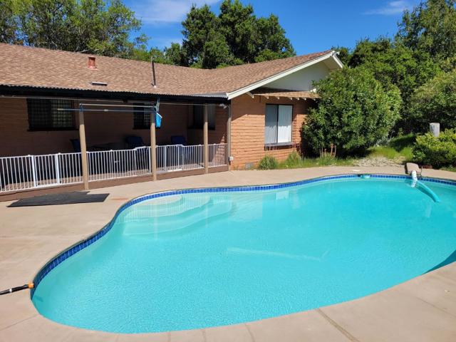 16870 Quarry Road, Los Gatos CA: https://media.crmls.org/mediaz/d371c958-4724-4753-93f4-4b3f998b8b7c.jpg