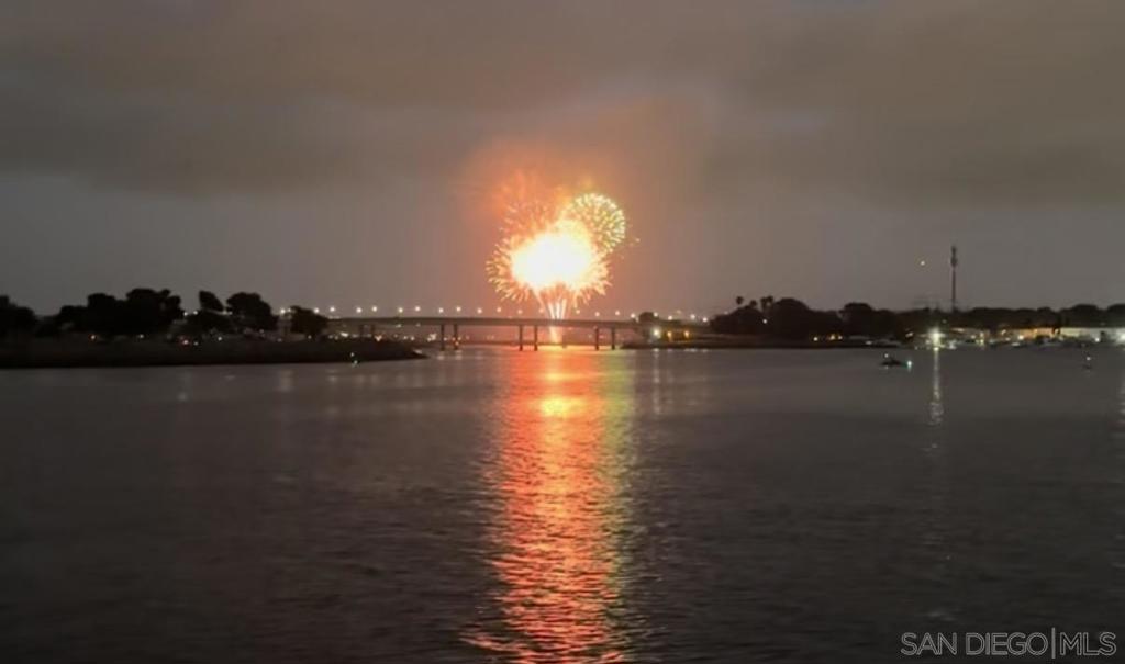 https://media.crmls.org/mediaz/d371e5bc-f7ce-48d7-87d2-7003fe74fdf5.jpg?preset=X-Large