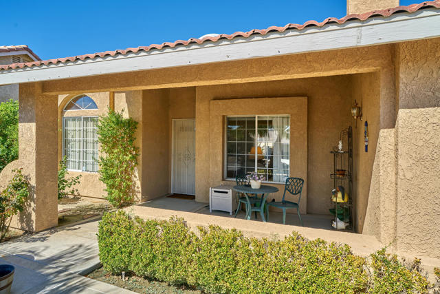 33853 Drifting Sands Circle, Thousand Palms CA: https://media.crmls.org/mediaz/d372153d-fd3b-4439-8211-59cebc9ef52a.jpg