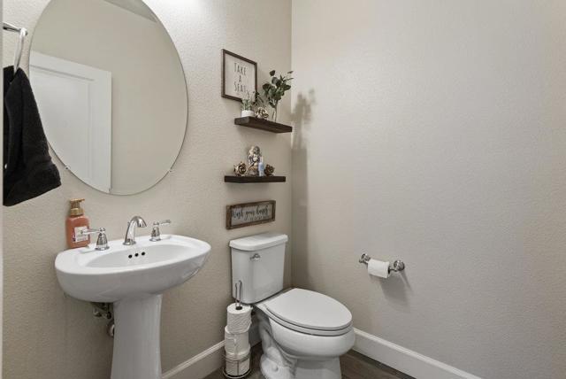 471 Segovia Drive, Hollister CA: https://media.crmls.org/mediaz/d3722965-87cc-4694-85c7-f8598fada56f.jpg