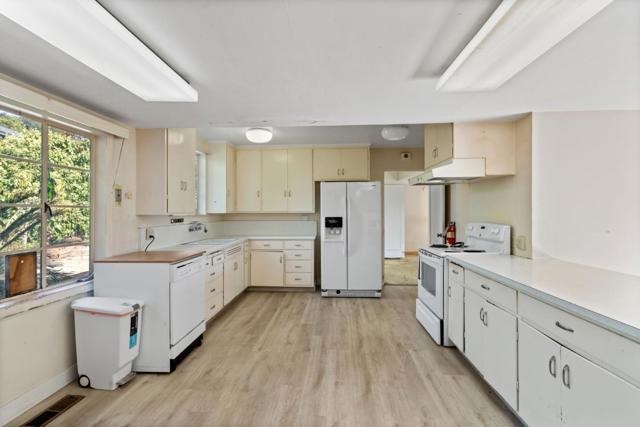 2326 Buena Vista Avenue, Belmont CA: https://media.crmls.org/mediaz/d372e10d-fae9-4042-9278-fd607ec7564a.jpg