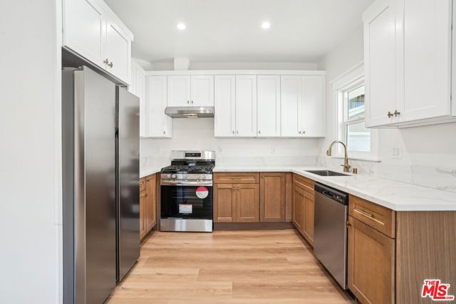 247 S Benton Way, Los Angeles CA: https://media.crmls.org/mediaz/d373e6cb-66d1-4298-8967-1d513da74252.jpg