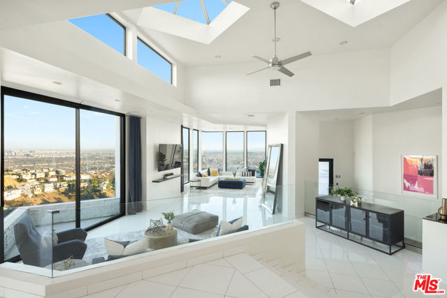 2231 Sunset Plaza Drive, Los Angeles CA: https://media.crmls.org/mediaz/d374373b-027a-4f9b-a8c8-b3713bb1b147.jpg
