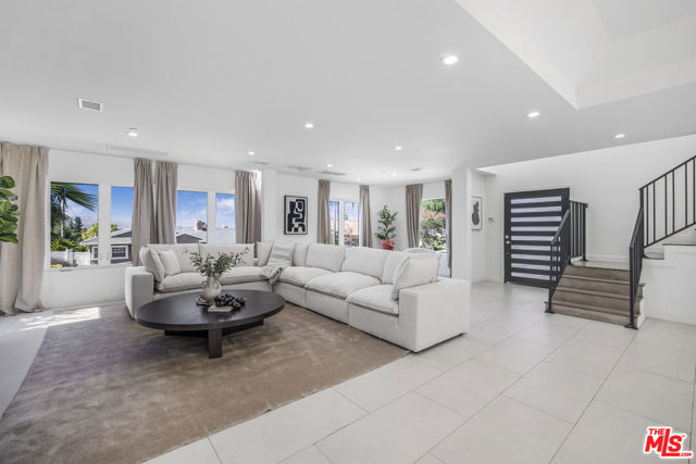 18202 Rancho Street, Tarzana CA: https://media.crmls.org/mediaz/d3745f1b-261f-4dad-bfbf-3383c397e200.jpg