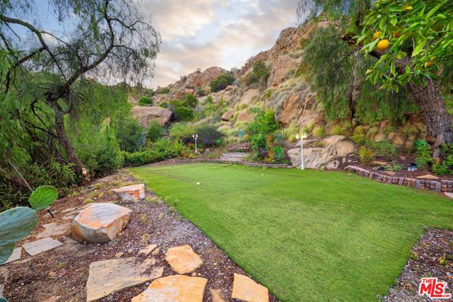 8657 Valley Flores Drive, West Hills CA: https://media.crmls.org/mediaz/d37626fe-2e33-452d-8359-3927e1fff22c.jpg