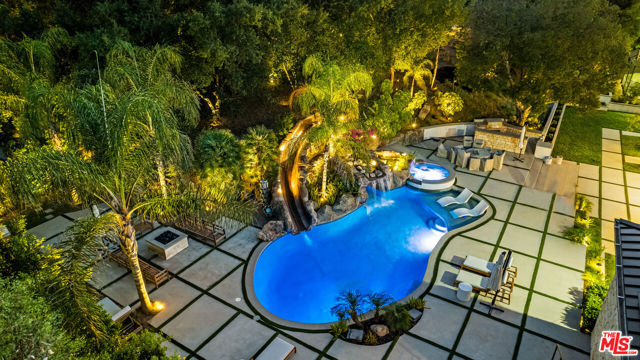 18762 Wells Drive, Tarzana CA: https://media.crmls.org/mediaz/d376c588-7ed5-454f-a022-5e3772bb85a9.jpg