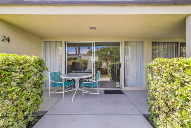 1881 S Araby Drive, Palm Springs CA: https://media.crmls.org/mediaz/d376c86a-e3e0-417d-8f02-d0bed0fe69c0.jpg
