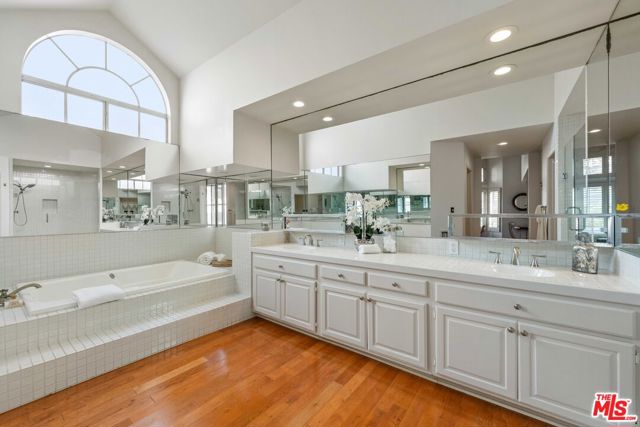 134 Roma Court, Marina del Rey CA: https://media.crmls.org/mediaz/d37784e3-8893-4d78-ab4b-32e6636f81df.jpg