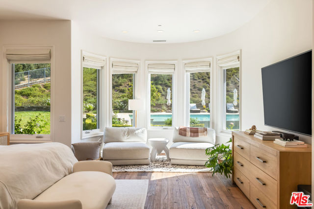 2052 Shadow Creek Drive, Agoura Hills CA: https://media.crmls.org/mediaz/d3783e0f-ff44-4324-b2d4-bb1b3e63cd22.jpg
