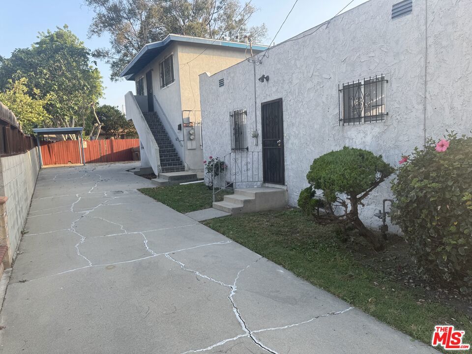 1138 W 109th Place