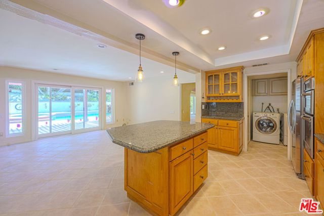 3926 Corte Cancion, Thousand Oaks CA: https://media.crmls.org/mediaz/d378d8f6-8dca-413c-9bca-e418cb65d1a4.jpg