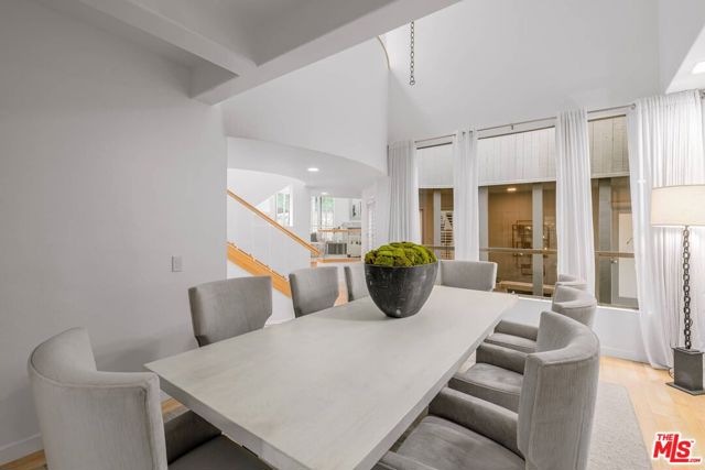 17765 Camino De Yatasto, Pacific Palisades CA: https://media.crmls.org/mediaz/d378f40d-4bbb-40cf-a177-13972045ad44.jpg