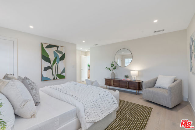 632 S Arden Boulevard, Los Angeles CA: https://media.crmls.org/mediaz/d379174e-d196-43fb-8e75-50447c46dd15.jpg