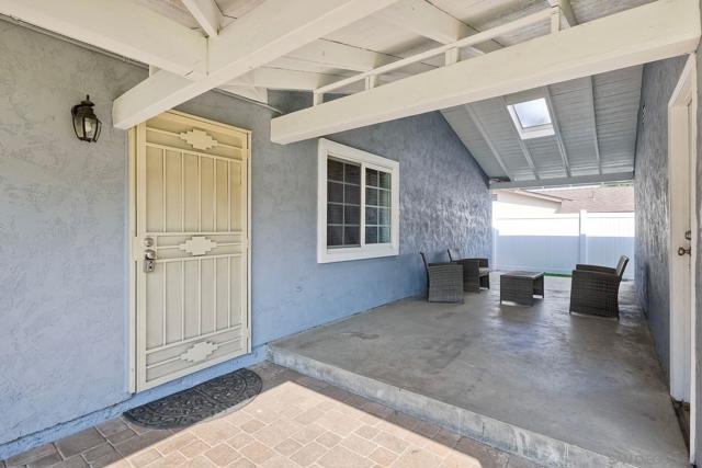 9158 Heatherdale St, Santee CA: https://media.crmls.org/mediaz/d37946df-7f51-4d16-84e5-019686790b6f.jpg