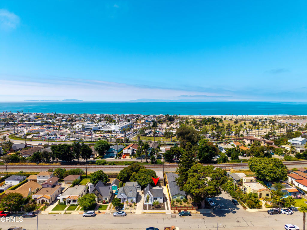 https://media.crmls.org/mediaz/d379c5cb-9c02-48c9-baf7-d401410c3ca2.jpg?preset=X-Large
