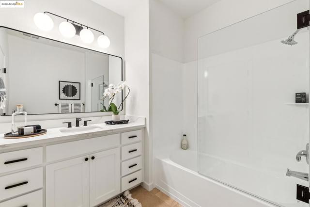 1321 Wood St, Oakland CA: https://media.crmls.org/mediaz/d379f38e-7918-4e33-bc98-001ed342da80.jpg