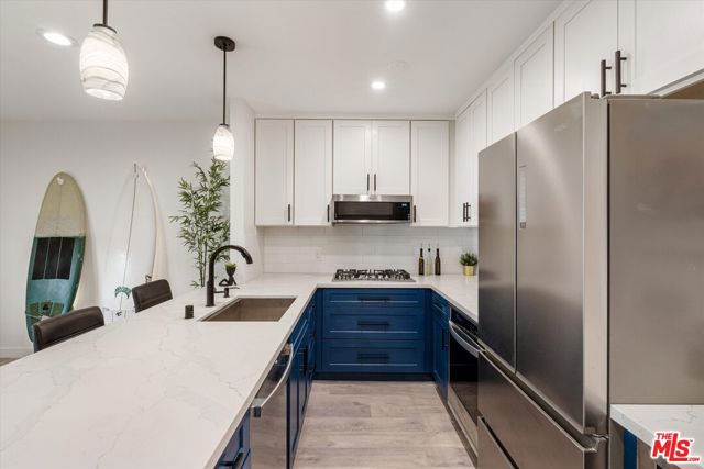 2721 2nd Street, Santa Monica CA: https://media.crmls.org/mediaz/d37a22fe-2556-4382-ae9c-86f877ee1ebd.jpg