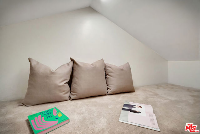 14071 Roblar Road, Sherman Oaks CA: https://media.crmls.org/mediaz/d37a617c-a240-4d9d-828a-01efd3f5c244.jpg