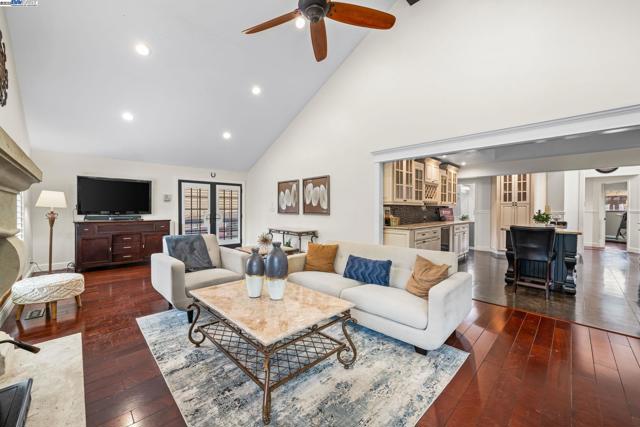 26928 Palomares Rd, Castro Valley CA: https://media.crmls.org/mediaz/d37a87e9-a6fc-470e-bf53-1941bfbff185.jpg